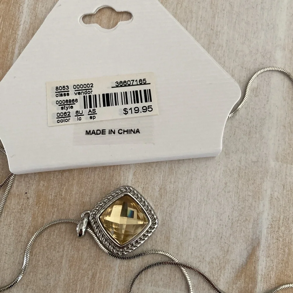 New CJ Banks pendant necklace - Picture 9 of 9